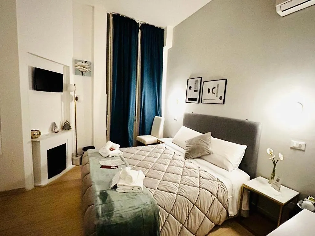 Ad Cavour Luxury Rooms - By Ad Roma 0*, Rom